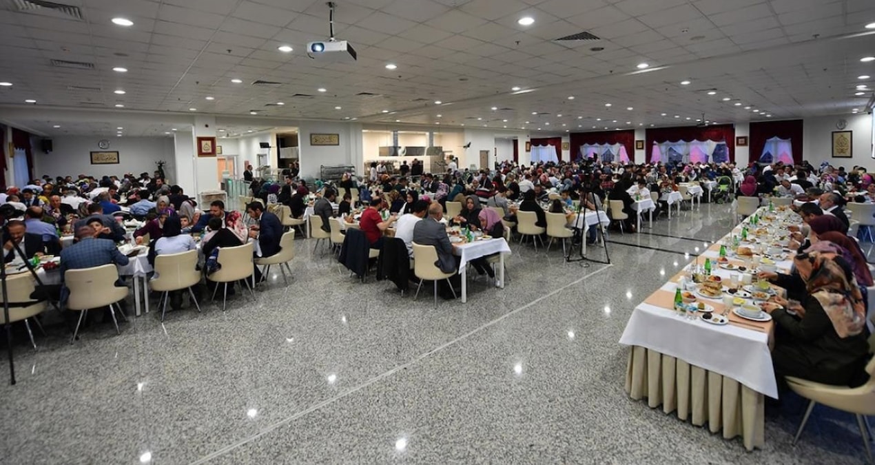 Gündemden Son Bilgiler: Diyanet fitrede halka cimri, kendine bonkör - Son Dakika - Son Dakika Bilgileri