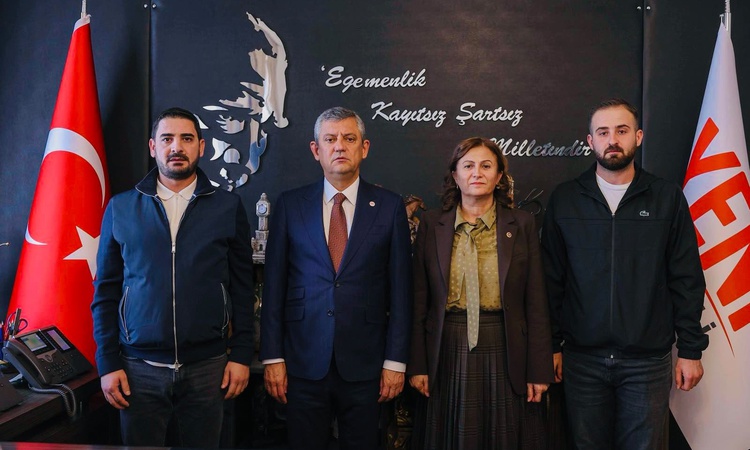 Diyarbakır'da 8 yaşındaki çocuğun ağabeyi ve amcası, Özgür Özel'e eksiklikleri anlattı