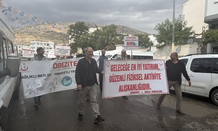 Diyarbakır Çermik'te sağlık çalışanları obeziteye karşı farkındalık yürüyüşü yaptı - Son Dakika Bilgileri