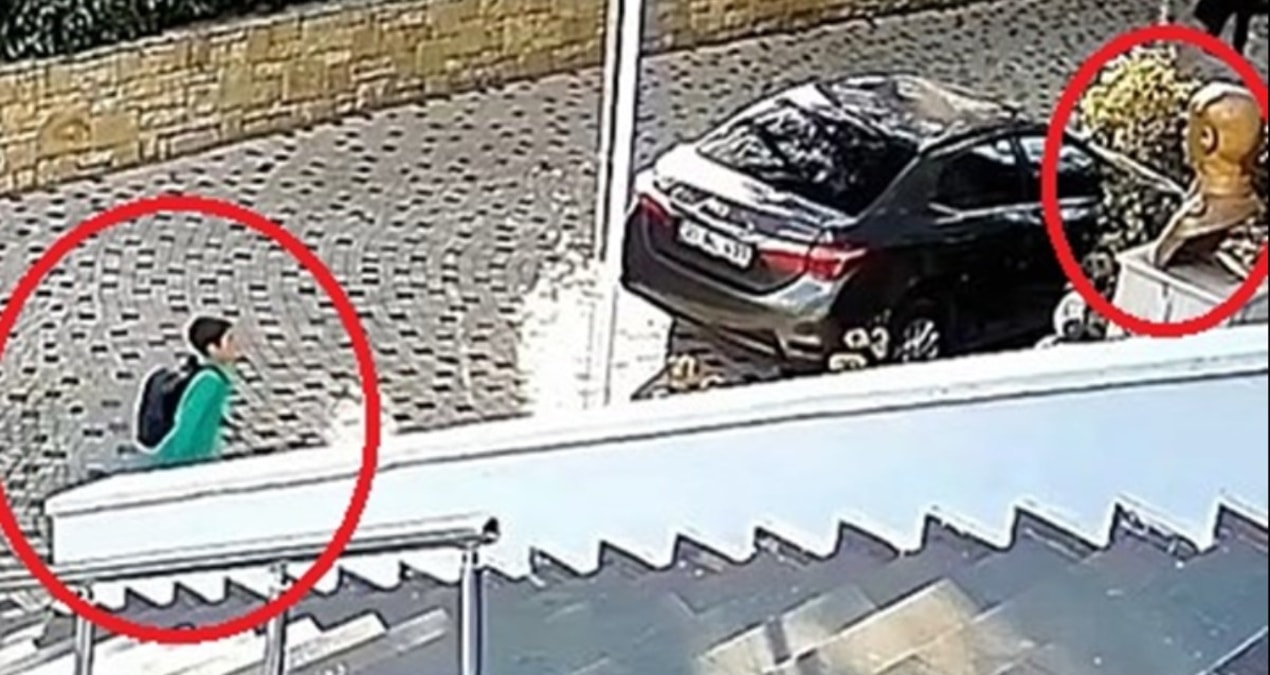 Ayrıntılar Netleşti: Diyarbakır'da ilkokul öğrencisinin Atatürk büstünü görünce yaptıkları görenleri duyguland