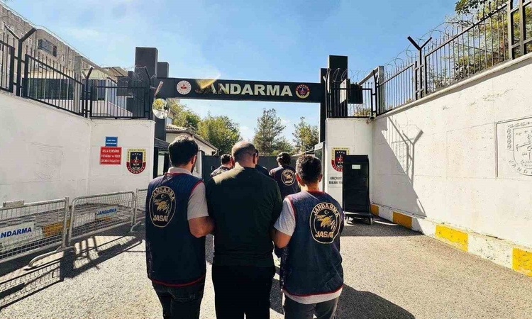 Diyarbakır'da JASAT operasyonunda aranan 67 kişi yakalanıp adliyeye sevk edildi | İşte Tüm Ayrıntılar