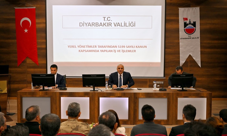 Diyarbakır'da sahipsiz hayvan toplantısında belediyelere 31 Ekim'e kadar süre verildi: Gelişmeler Takip Ediliy