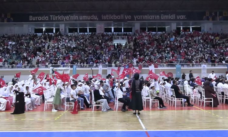 Kritik Açıklama: Diyarbakır Valisi Zorluoğlu, gençlere seslendi: “Daha güzel bir Türkiye için sizler bizim en