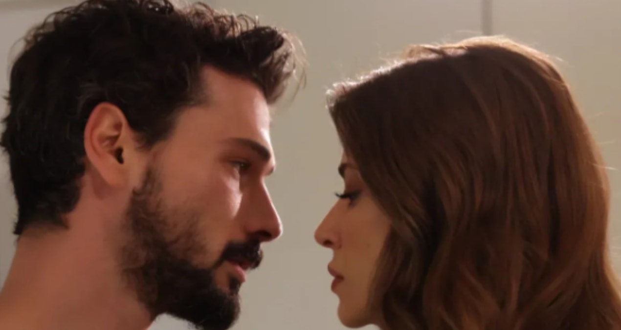Kritik Açıklama: Dizi ara verdi, aşk resmen start aldı: Deniz Can Aktaş Devrim Özkan Amerika'da el ele! - Habe