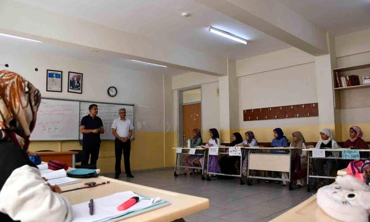 Children Show Strong Interest in Dörtyol Summer Quran Courses.