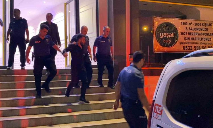 Ayrıntılar Netleşti: Düğünde çalınan şarkıyı beğenmeyen iki grup arası bıçaklı kavga: 3 yaralı - Haberleri | İ
