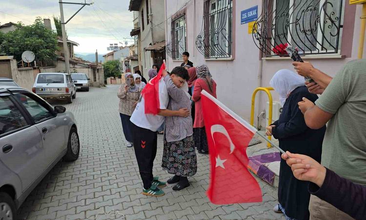 Son Gelişme: Dünya üçüncüsü milli güreşçi, baba ocağında coşkuyla karşılandı - Son Dakika Haberleri | İşte Tüm