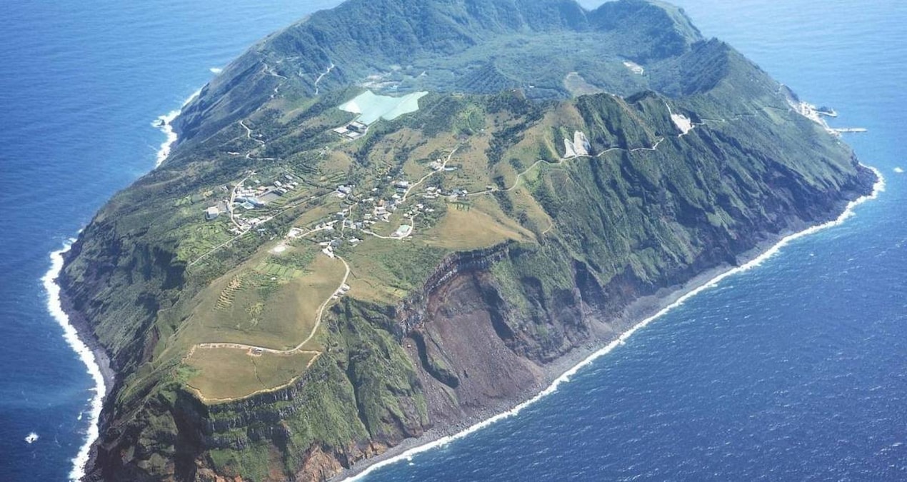 The most desolate and dangerous region in the world: They established a village inside an active volcano - Last Minute