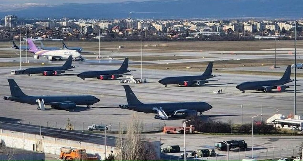 Sıcak Gündem: Dünyayı tedirgin eden gelişme: Amerikan savaş uçakları Sofya Havalimanı'nı kapattı - En Son Habe