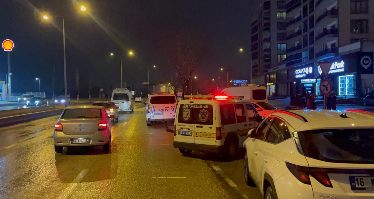 'Dur' ihtarına uymayan otomobilde el bombası ve silah ele geçirildi - En Son Haber - Son Dakika Bilgileri
