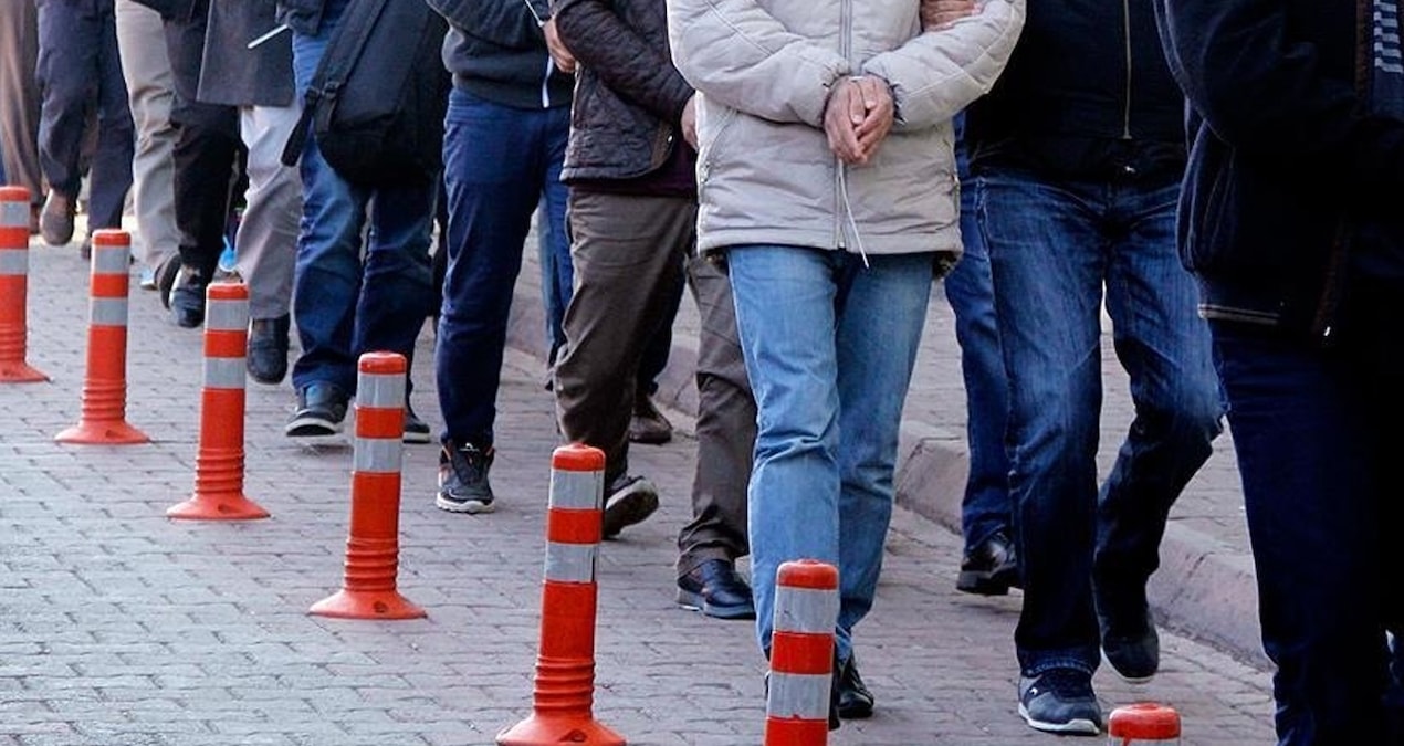 4 illegal immigrants found in a stopped taxi - Latest News