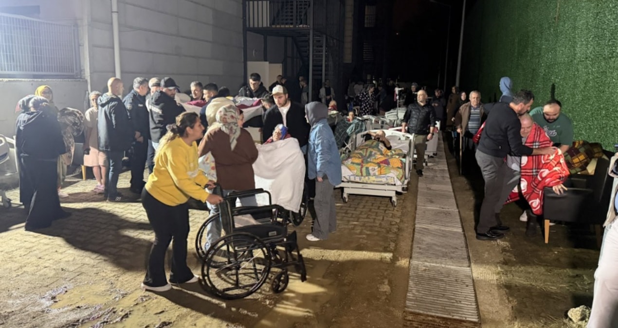 Gündemden Son Bilgiler: Düzce’de huzurevinde yangın: 54 kişi tahliye edildi - Son Dakika Haberleri - Son Dakik