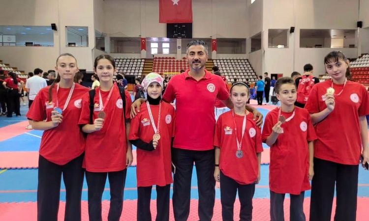 Son Gelişme: Düzceli Kız Takımı Taekwondo'da Analig Finallerinde - Son Dakika Haberleri - Son Dakika Bilgileri