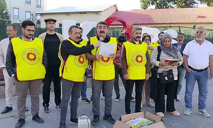 Eğitim Sen Kars Şubesi, 11 öğrencinin yaralandığı Turgutlu saldırısını protesto etti | İşte Tüm Ayrıntılar