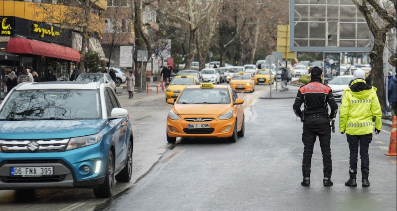 Kritik Açıklama: EGM'den yılbaşı tedbirleri: 163 bin 453 personel sahada olacak - Son Dakika Haberleri ve Mera