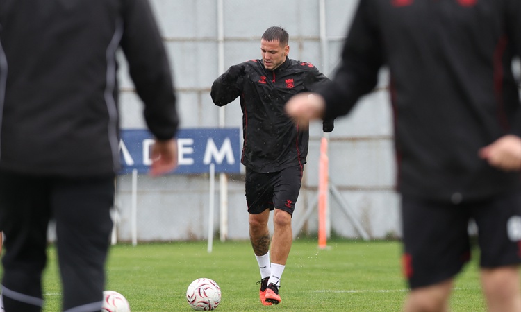 Ekenler Beton Sivasspor, 17 Ekim'de Sarıyer'le oynayacağı maçın hazırlığını sürdürdü