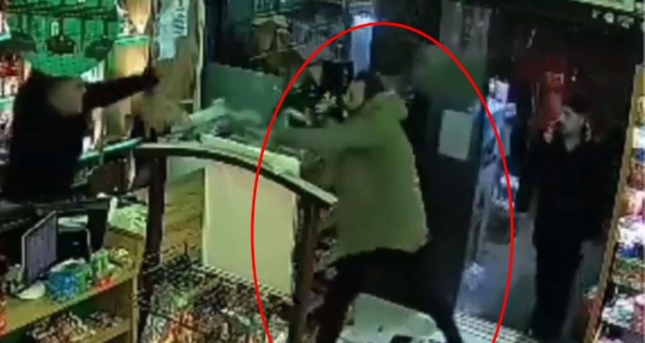 Gündemden Son Bilgiler: 'Eksik para üstü verdin' dedi, market sahibine ne bulduysa fırlattı - Son Dakika Haber