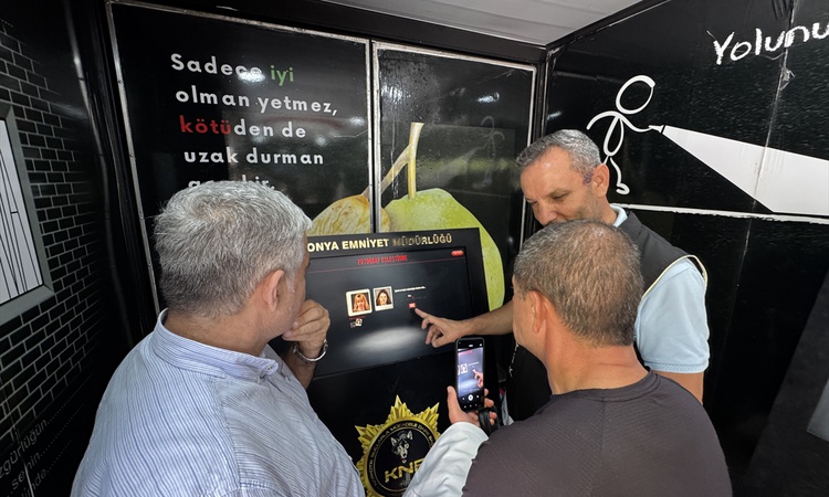 Elazığ'da Narko Tır'ı ziyaret edenlere uyuşturucunun zararları anlatıldı: Gelişmeler Takip Ediliyor