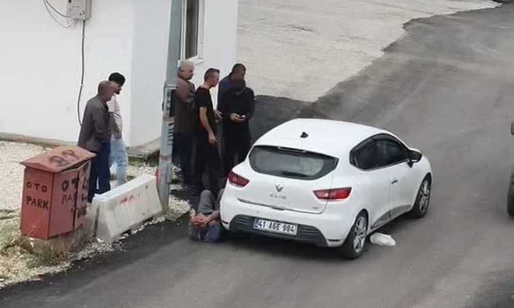 Elazığ'da yolun karşısına geçmeye çalışan yaya otomobilin çarpması sonucu yaralandı ve Merak Edilenler