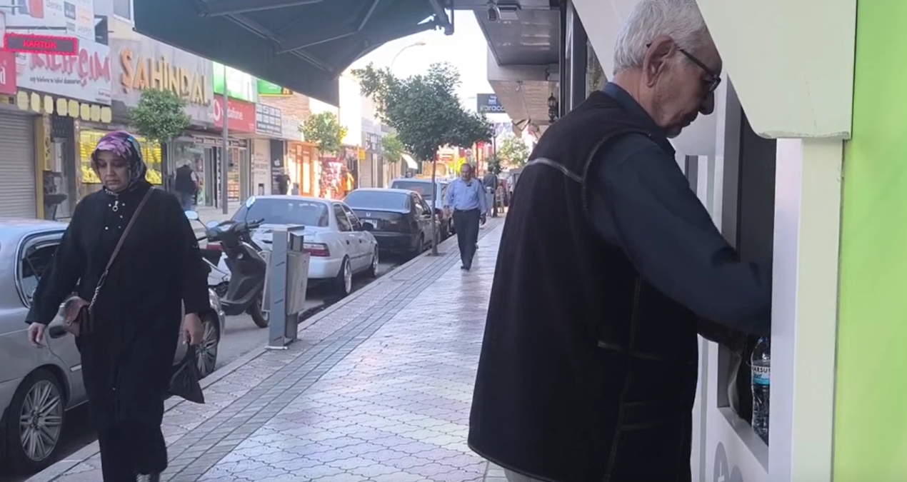 Son Gelişme: Emeklilerden 4 bin liralık ikramiye tepkisi: İki tane çeyrek etmiyor - Son Dakika