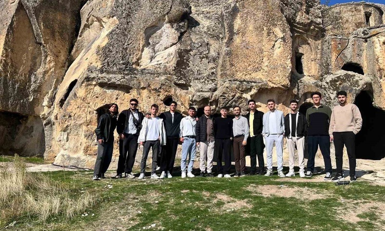 Emirdağ Müftülüğü öğrencileri Afyonkarahisar'da tarihi mirasla buluşturdu: Gelişmeler Takip Ediliyor