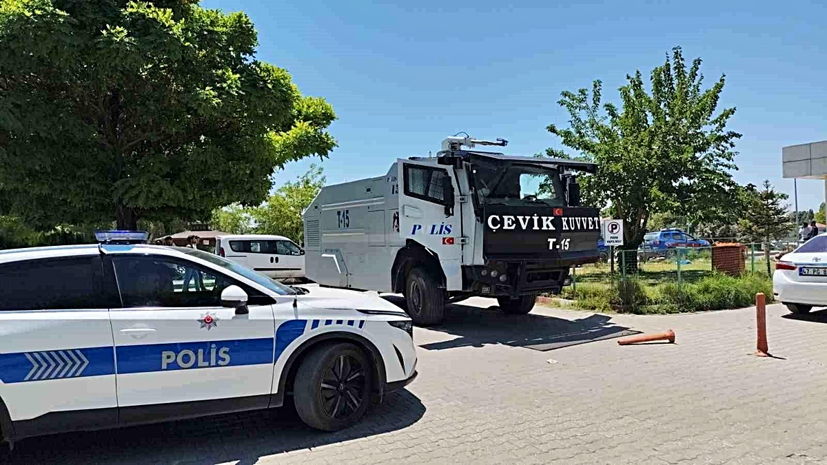 Land fight between related families in Erciş: 8 injured - News