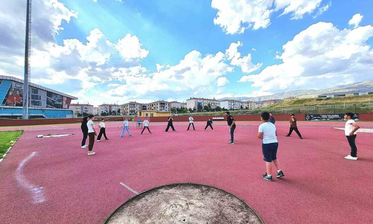 Erzincan’da GSB Yaz Spor Okulları 760 sporcuyu yaz tatilinde sporla buluşturuyor - Haberleri | İşte Tüm Ayrınt