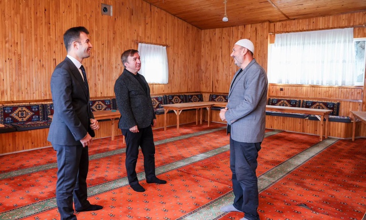 Erzincan Valisi Aydoğdu, Soğukoluk'taki Darü's Selam Gençlik Merkezi'ni ziyaret etti