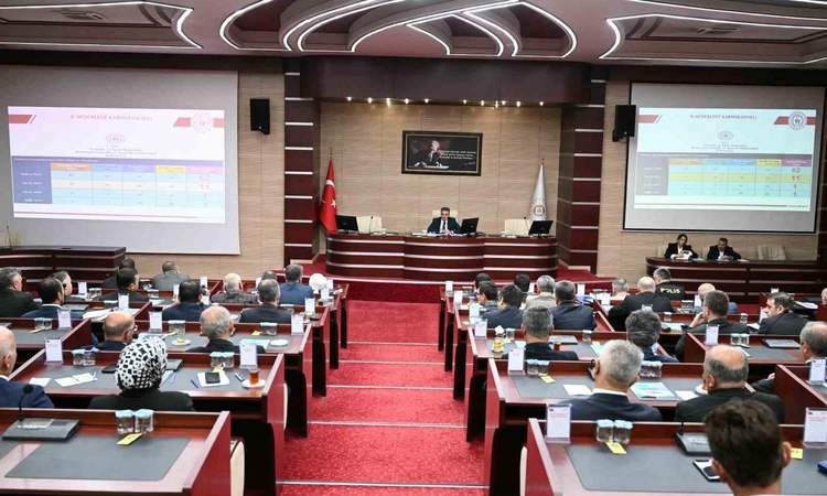Erzurum'da İl İdare Şube Başkanları Toplantısı Vali Aydın Baruş başkanlığında yapıldı: Gelişmeler Takip Ediliy