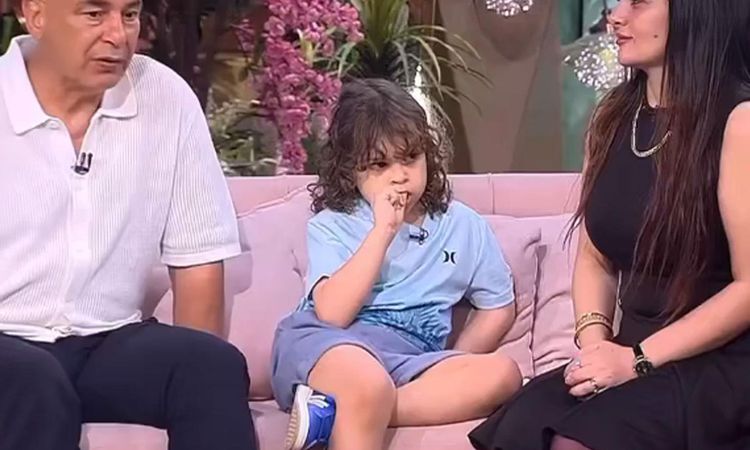 Look at what his wife did to avoid making eye contact with the female presenter - Last Minute