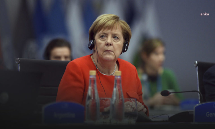 Eski Almanya Başbakanı Merkel, AfD'nin Saksonya-Anhalt seçimindeki zaferini "şok edici" olarak nitelendirdi -