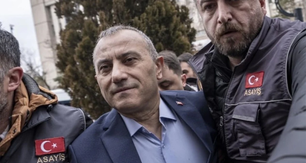Eski vali Sonel'in ismi bir bir kaldırılıyor - Son Dakika | İşte Tüm Ayrıntılar