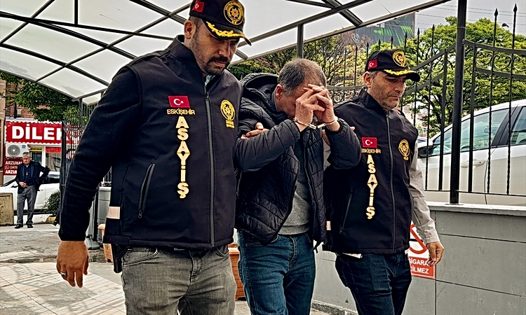 Eskişehir'de 25 yıl kesinleşmiş hapis cezasıyla 9 senedir aranan hükümlü yakalandı: Gelişmeler Takip Ediliyor