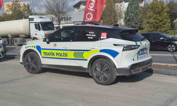 Eskişehir'de akaryakıt istasyonunda otomobilin çarptığı kadın hastaneye kaldırıldı | İşte Tüm Ayrıntılar