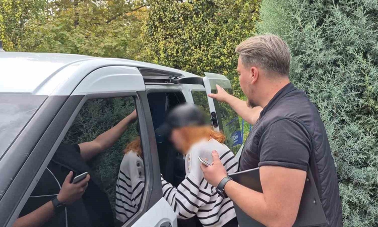 Eskişehir'de Ceza ve İrem Derici sahne almadı, etkinlik sorumlusu karakola götürüldü