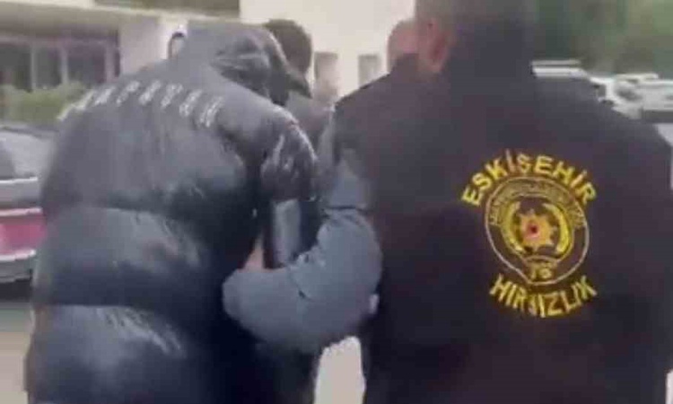 Eskişehir'de işyerlerinden hırsızlık yapan 3 şüpheli polis operasyonuyla yakalandı: Gelişmeler Takip Ediliyor
