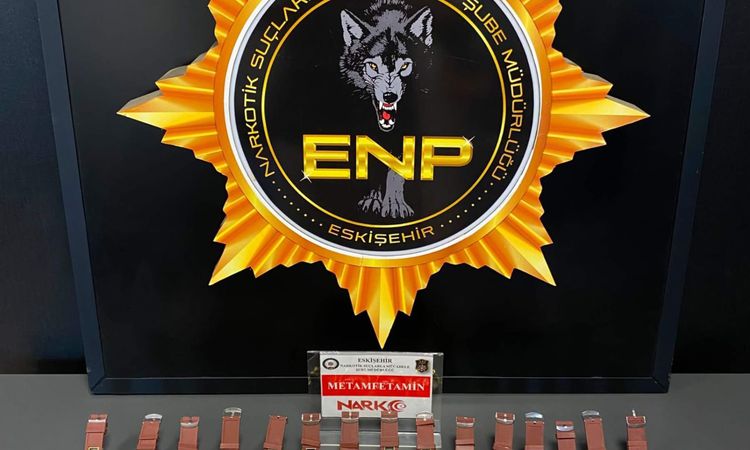 Ayrıntılar Netleşti: Eskişehir’de kol saatlerinin içine gizlenmiş 146 gram metamfetamin ele geçirildi; 2 tutuk
