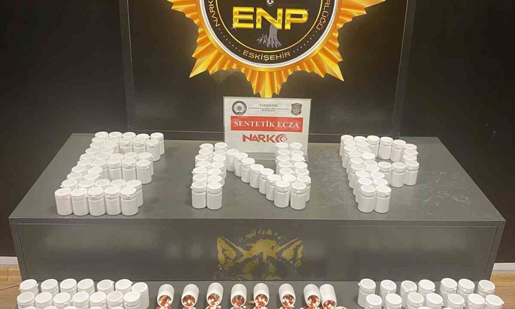 Eskişehir'de narkotik operasyonda 8 bin 67 sentetik hap bulundu, 1 şüpheli hakkında tutuklama kararı verildi v