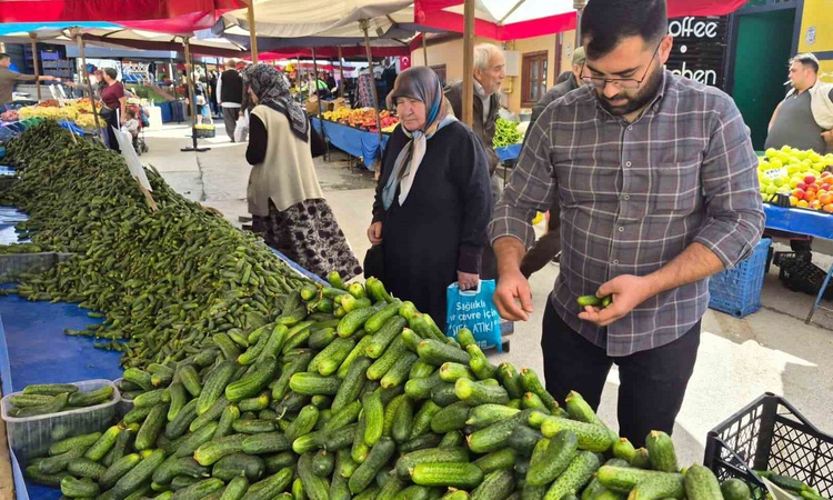 Eskişehir'de turşuluk kornişonun kilosu haftada yaklaşık 10 lira arttı, esnaf uyardı