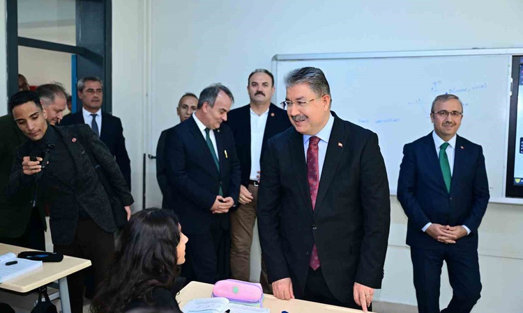 Eskişehir Valisi Yılmaz, H. Ahmet Kanatlı Anadolu Lisesi'nde öğrencilerle buluştu - Son Dakika Bilgileri