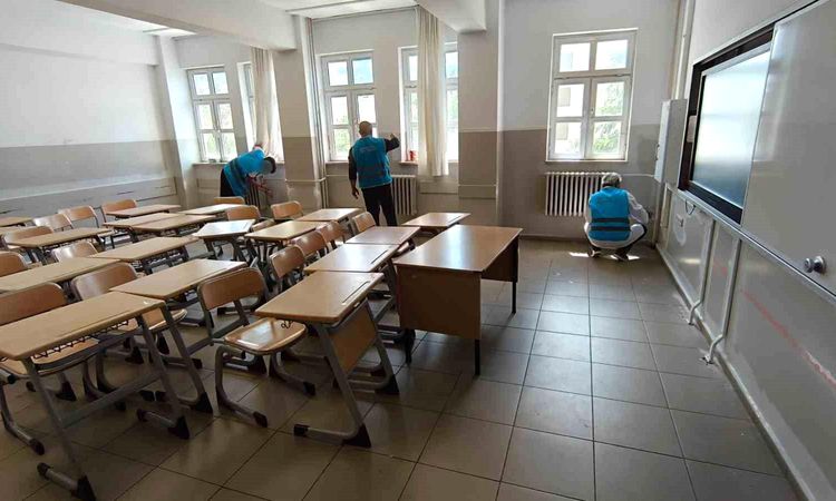 Offenders launch painting, renovation, and cleaning efforts at schools in Eskişehir.