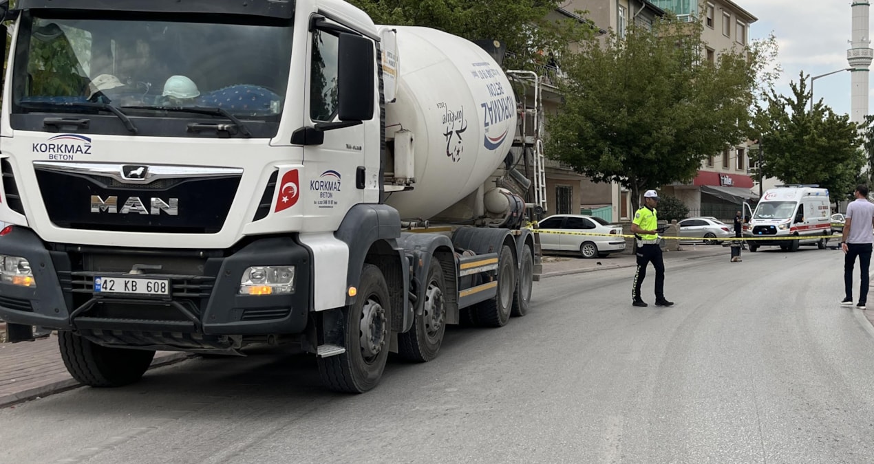 Terrible accident! Bicyclist hit by concrete mixer dies - Breaking News