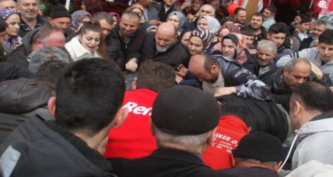 Kritik Açıklama: Fenalaşanlar, bayılanlar bile var! 6 bin liralık televizyon 1750 liraya düşünce arbede çıktı