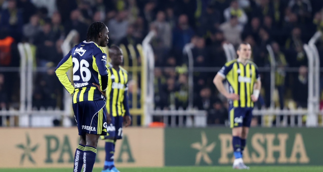 Ayrıntılar Netleşti: Fenerbahçe 90+8'de yıkıldı! Derbi öncesi yara aldı - En Son Haber - Son Dakika Bilgileri
