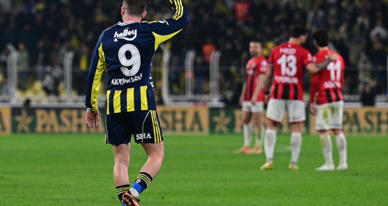 Ayrıntılar Netleşti: Fenerbahçe, Gençlerbirliği'ni ilk yarıda devirdi - Son Dakika Haberleri: Gelişmeler Takip