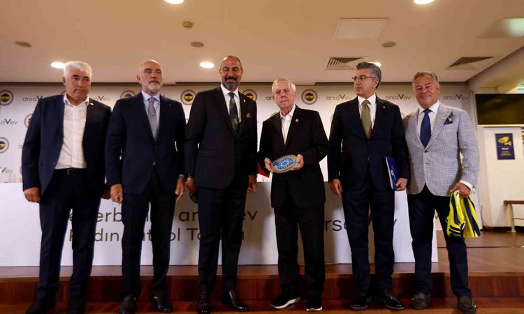 Gündemden Son Bilgiler: Fenerbahçe Kadın Futbolu 5 Kişilik Komite ile Yönetilecek - Son Dakika Haberleri