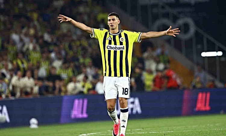 Fenerbahçe'nin Mert Müldür'ü menisküs yırtığı nedeniyle başarılı operasyon geçirdi