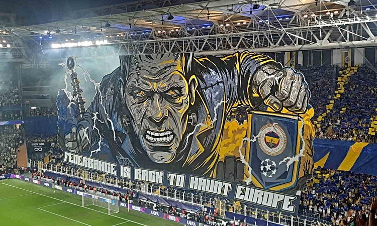 Fenerbahçe taraftarından Şampiyonlar Ligi ilk maçına özel koreografi