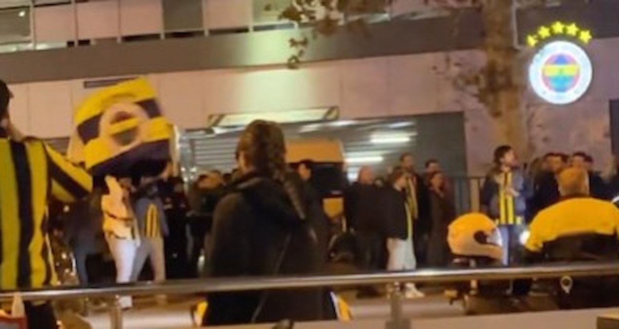 Gündemden Son Bilgiler: Fenerbahçe taraftarları Sadettin Saran'a destek için toplandı - Son Dakika Haberleri