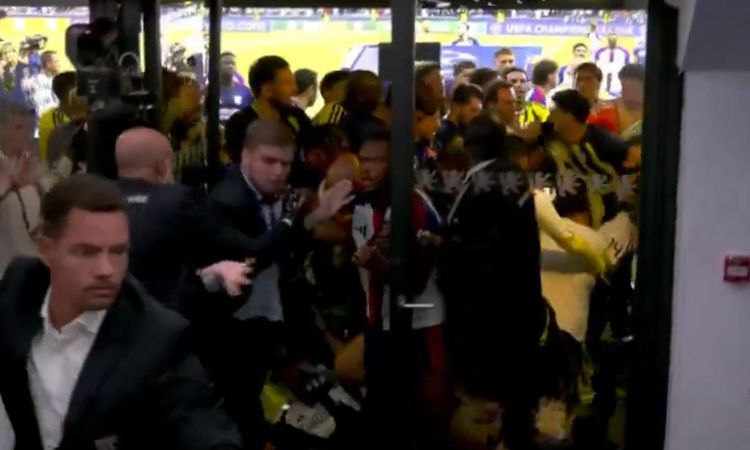 Fenerbahçe turu geçti, ortalık savaş alanına döndü! Tünel görüntüleri gözler önüne serildi | İşte Tüm Ayrıntıl